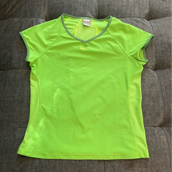 Nike Workout Top - Picture 1 of 3
